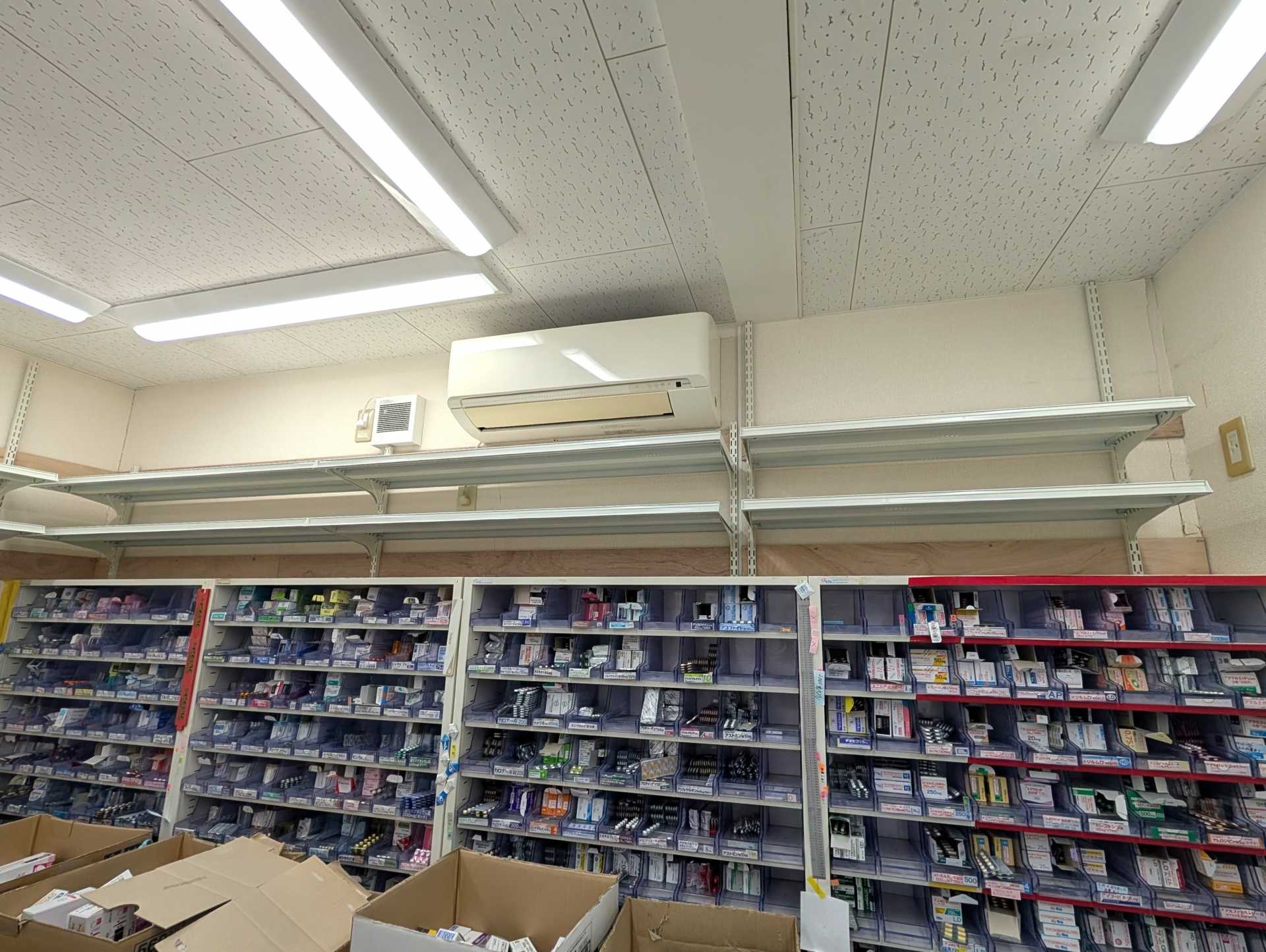 納入事例　調剤什器　M薬局様