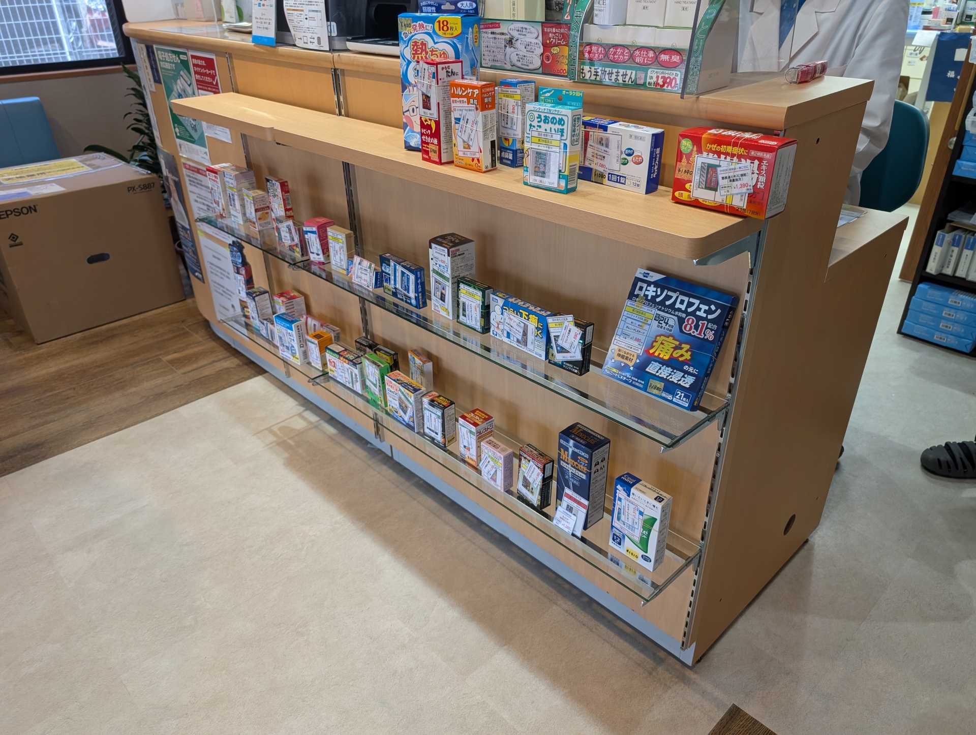 納入事例　OTC医薬品陳列什器　F調剤薬局様